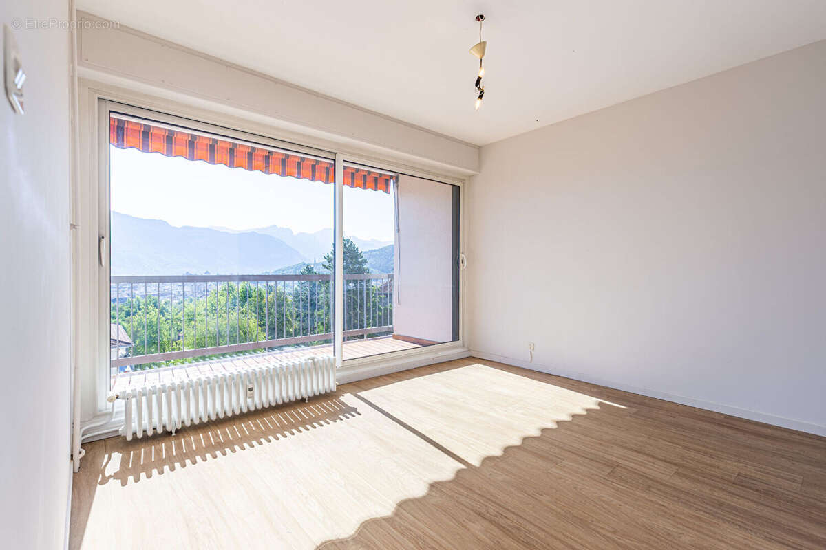 Laforet immobilier - exclusivite - "aubepine" - annecy - cran-gevrier - appartement traversant t4 de  81.79m2 - balcon - loggia  - photo 4