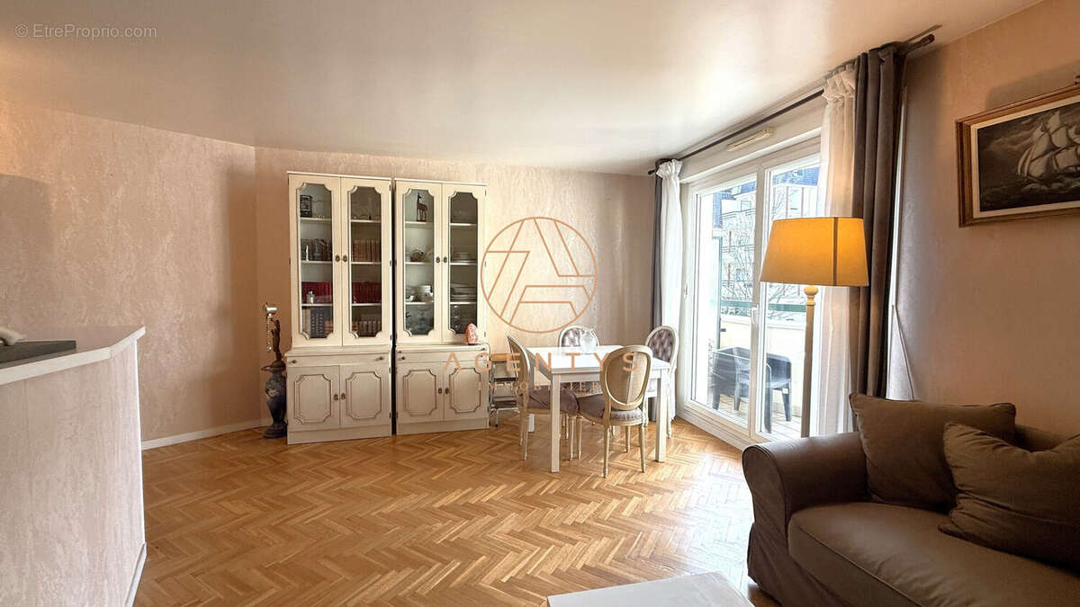 Appartement à LE PLESSIS-TREVISE