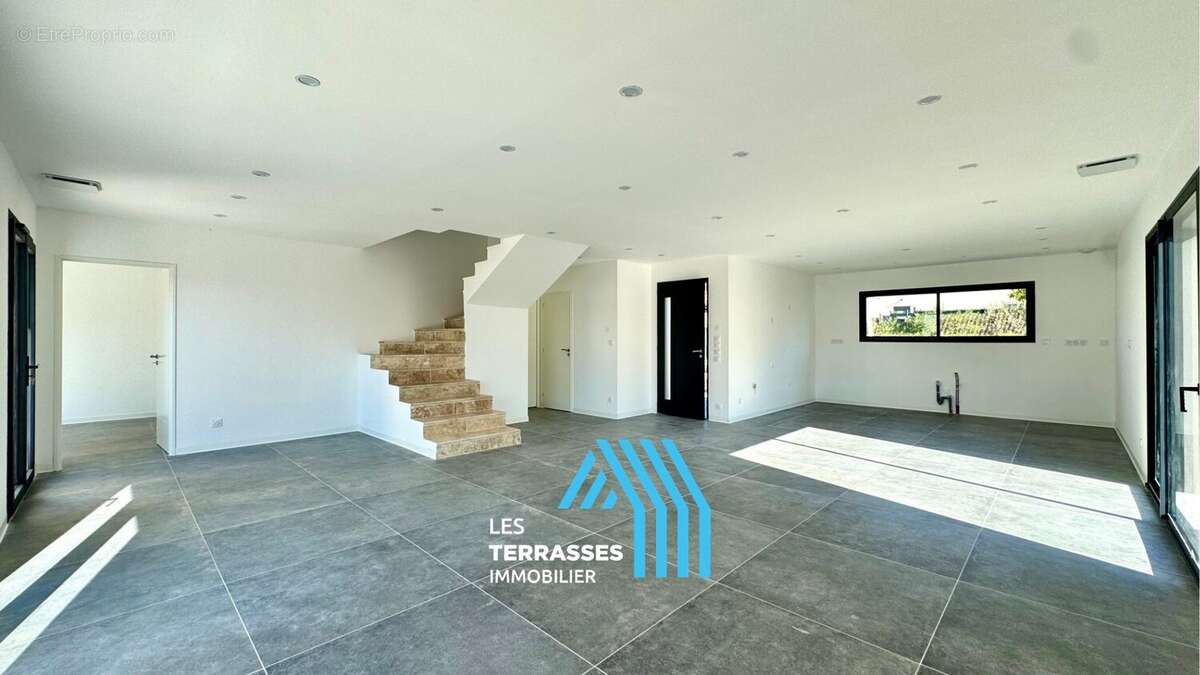 Maison à MONTELIMAR