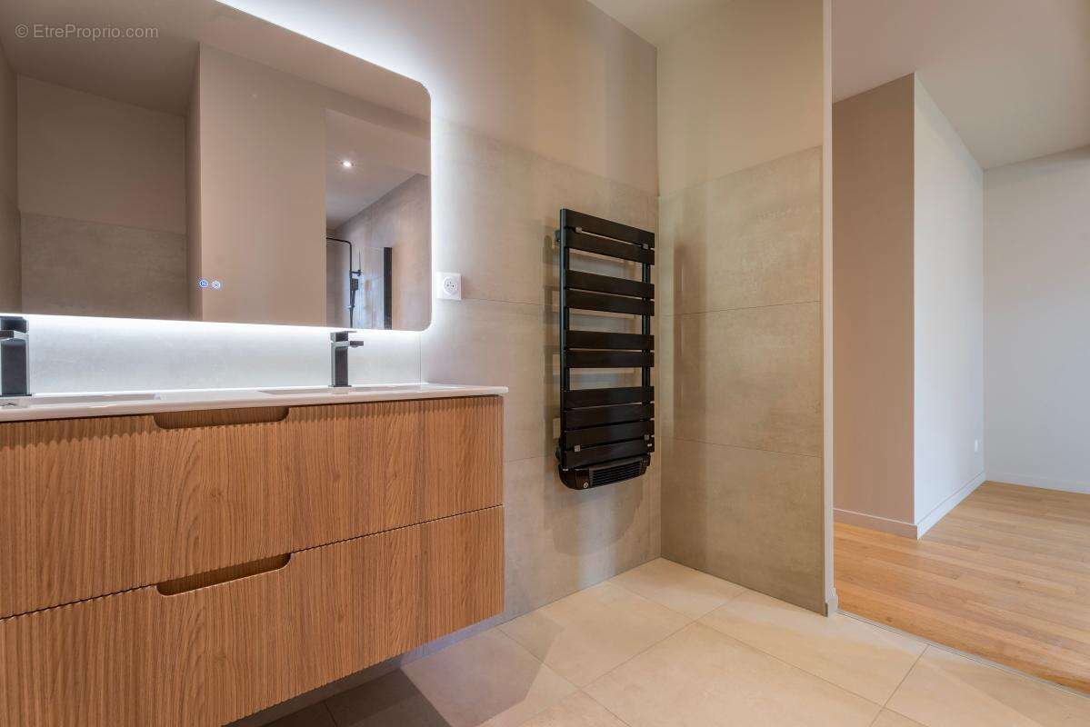 Maison à CHARBONNIERES-LES-BAINS