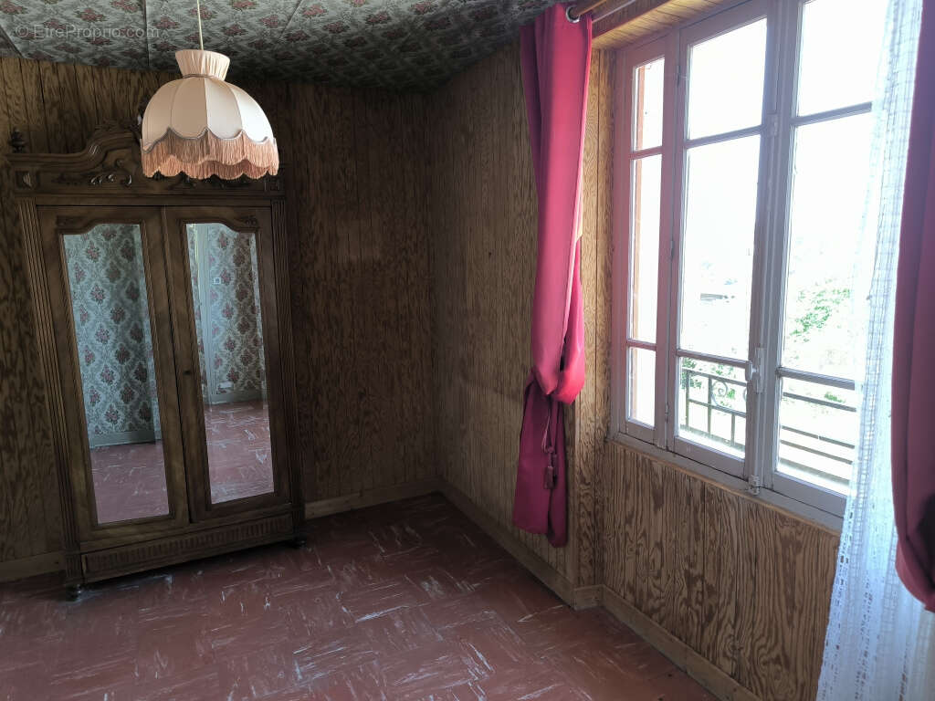 Maison à OUROUX-EN-MORVAN