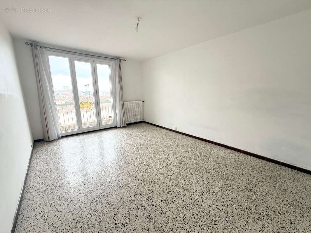 Appartement à MARSEILLE-3E