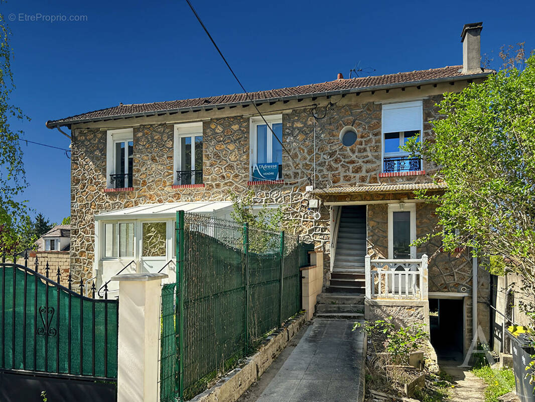 Appartement à SAINTE-GENEVIEVE-DES-BOIS