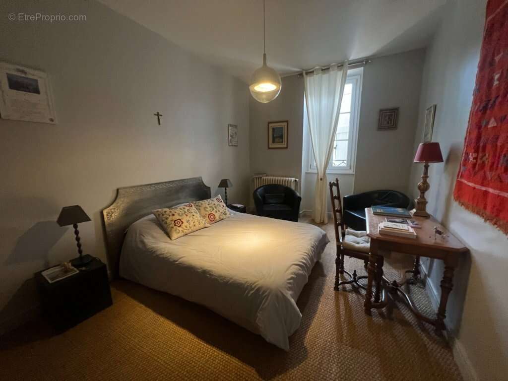 Maison à MONTCENIS