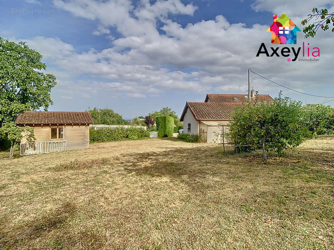 A vendre- saint-haon-le-vieux- maison familiale sur terrain de 3440 m2 avec piscine - photo 3