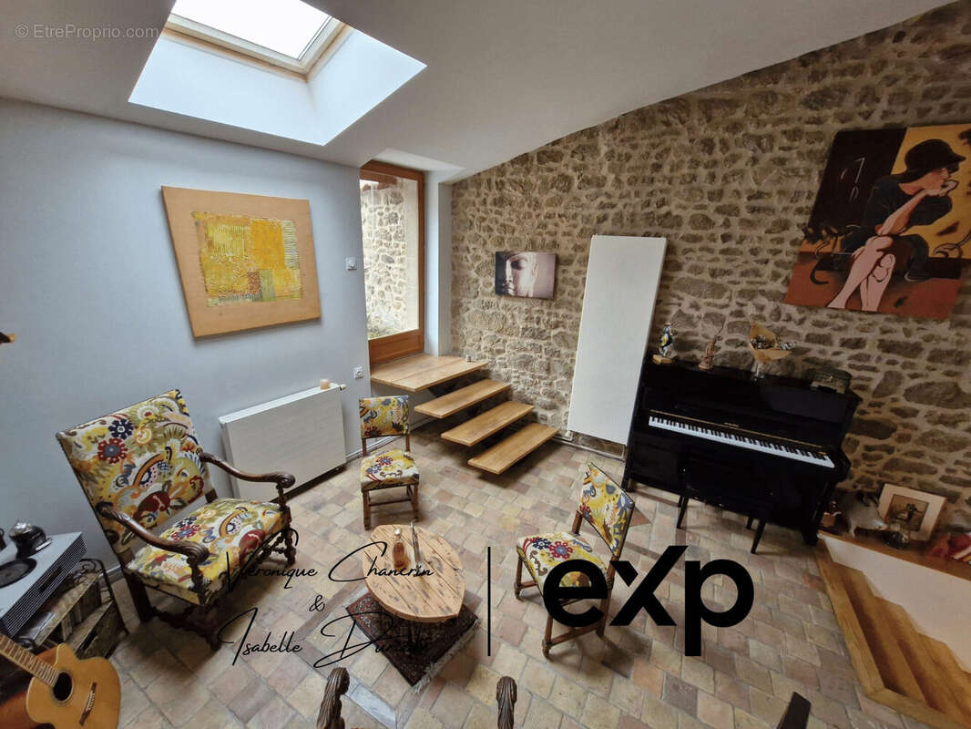 Maison à SOUCIEU-EN-JARREST