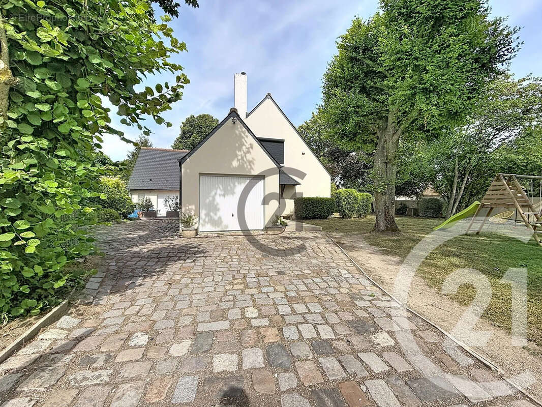 Maison 191 m² à Saint-Julien-Les-Villas  - photo 16