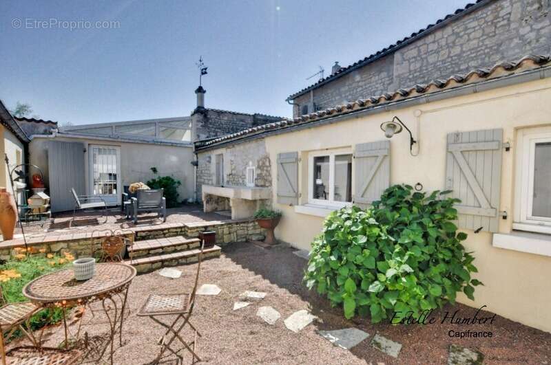 Maison à FONTENAY-LE-COMTE