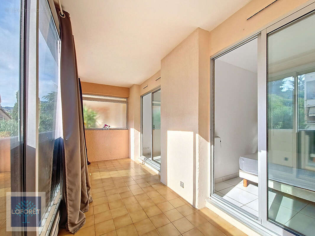 Appartement à VALLAURIS