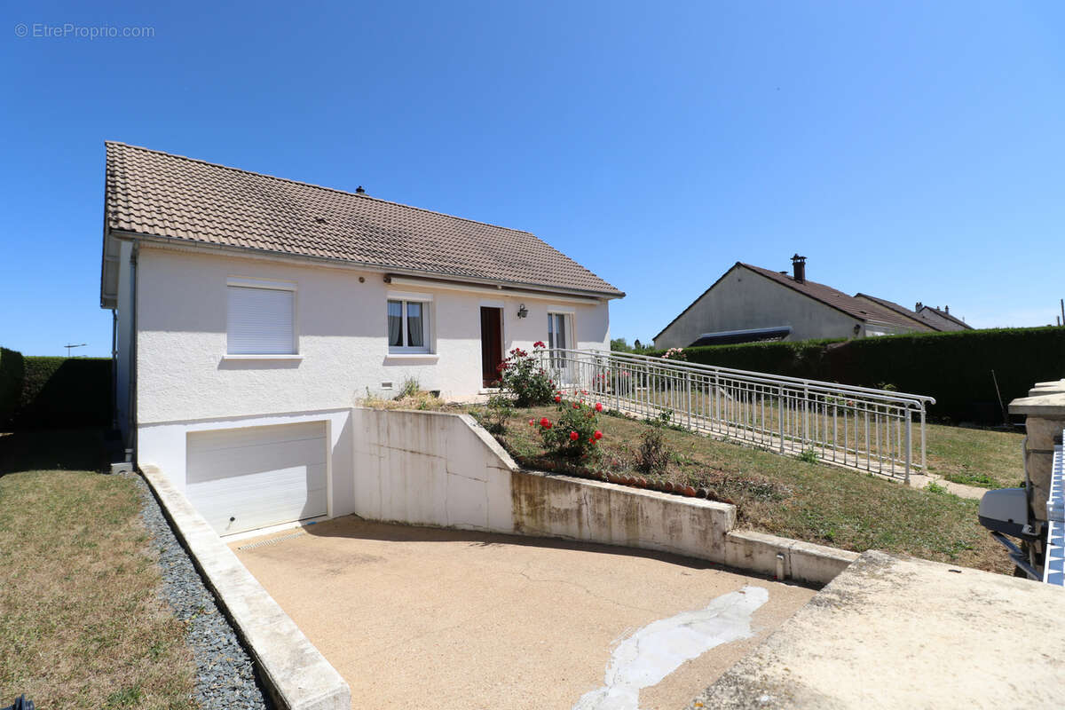 Maison à COURVILLE-SUR-EURE