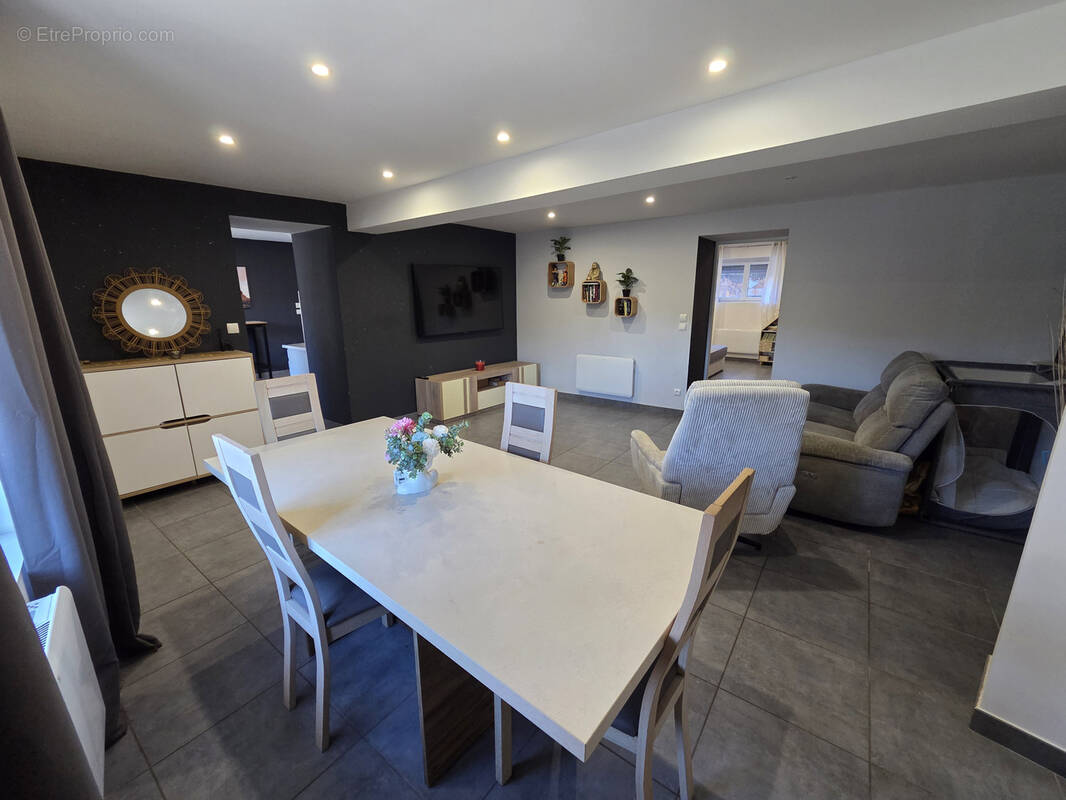 Appartement à REVENTIN-VAUGRIS