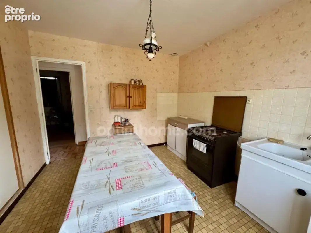 Maison familiale au calme de 96 m2 à MAILHAC SUR BENAIZE (87) - photo 4