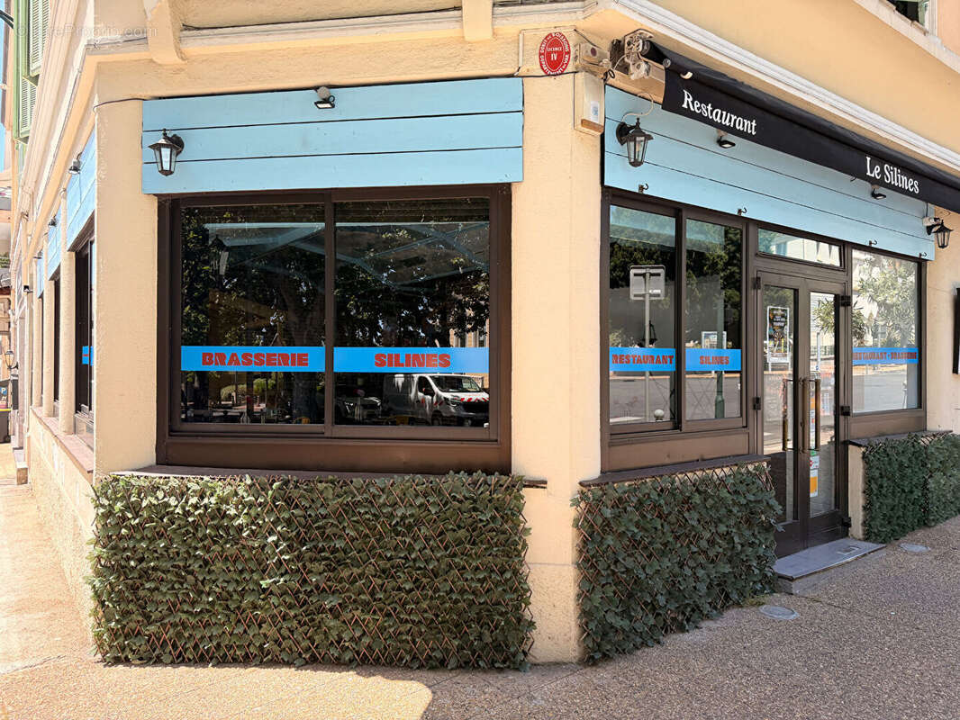Semi-exclusivite fonds de commerce brasserie-bar-restaurant 200 m2 licence iv idealement situe dans le centre de hyeres - photo 2