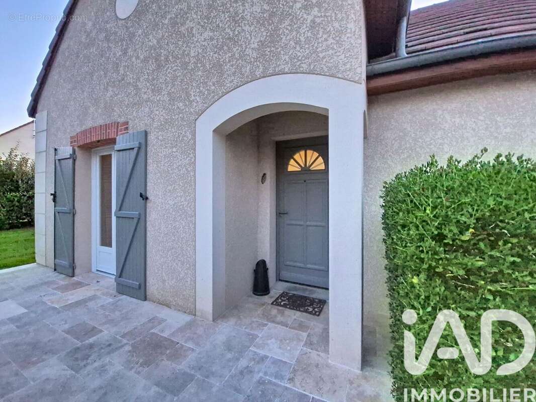 Maison 99 m² à Varennes-Changy  - photo 2