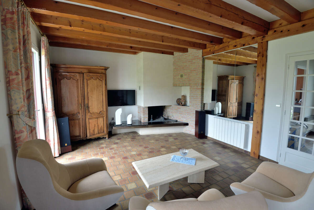 Maison à FEUQUIERES-EN-VIMEU