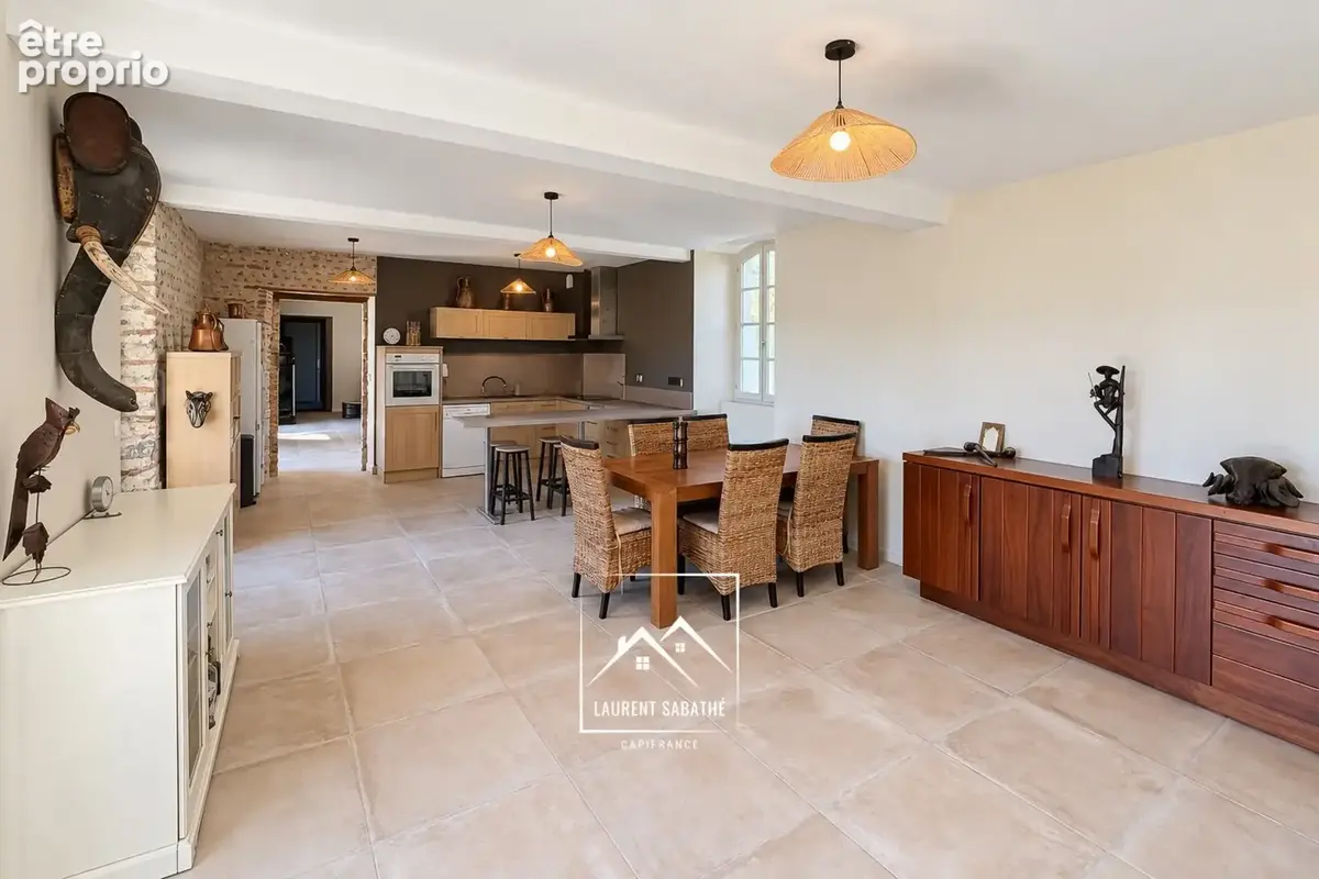 LARREULE (65) – À VENDRE – Maison ancienne rénovée de 192 m² – 4 chambres, dépendances et terrain piscinable de 2 180 m² - photo 2