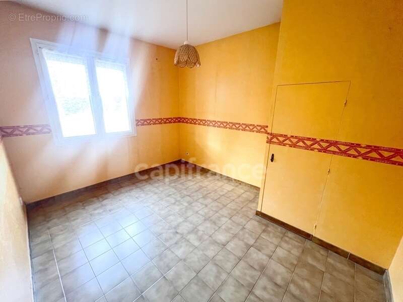 Vente Maison de plain-pied 4 pièces à MANOSQUE (04) - Jardin 740m2, garage, combles aménagés, proche commodités - photo 13