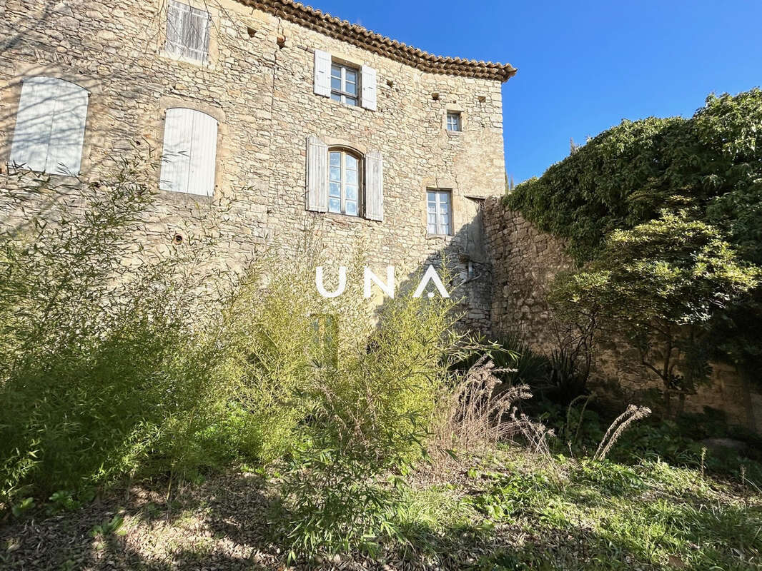 Maison à LA ROQUE-SUR-CEZE