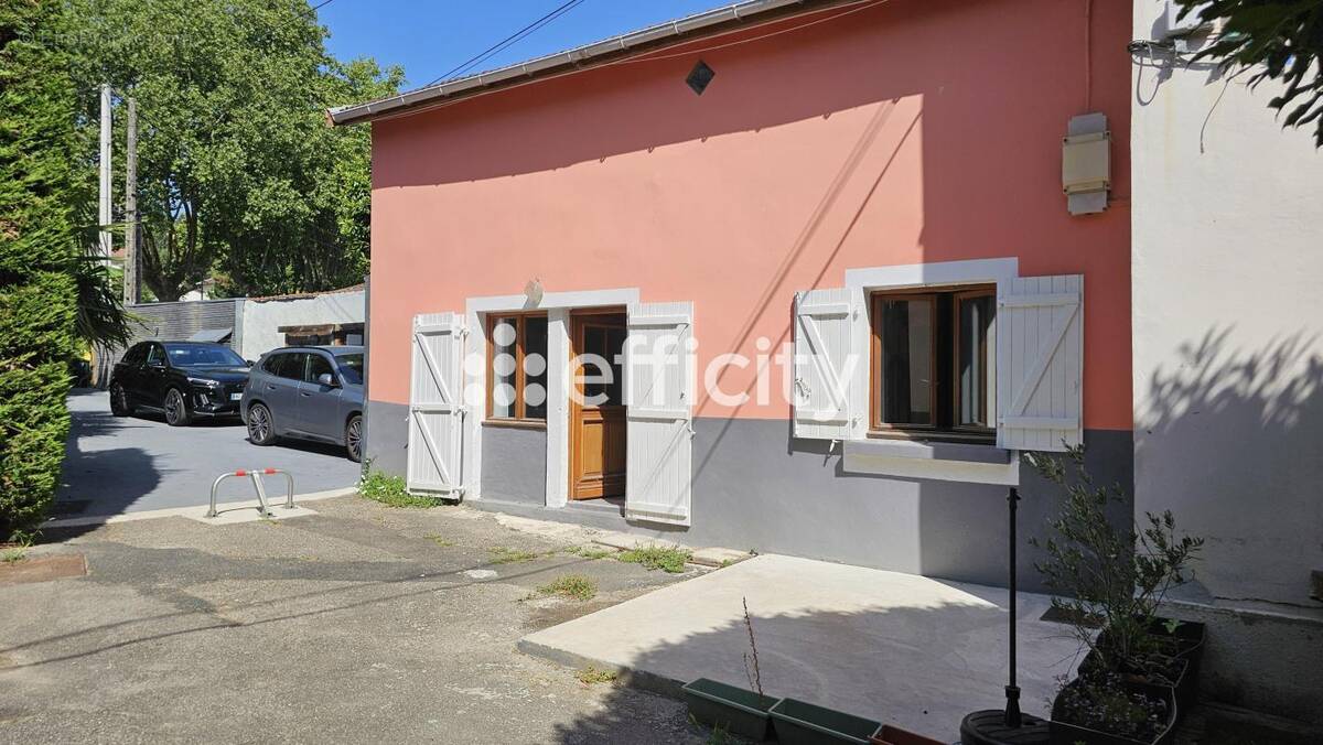 Appartement à COLLONGES-AU-MONT-D'OR
