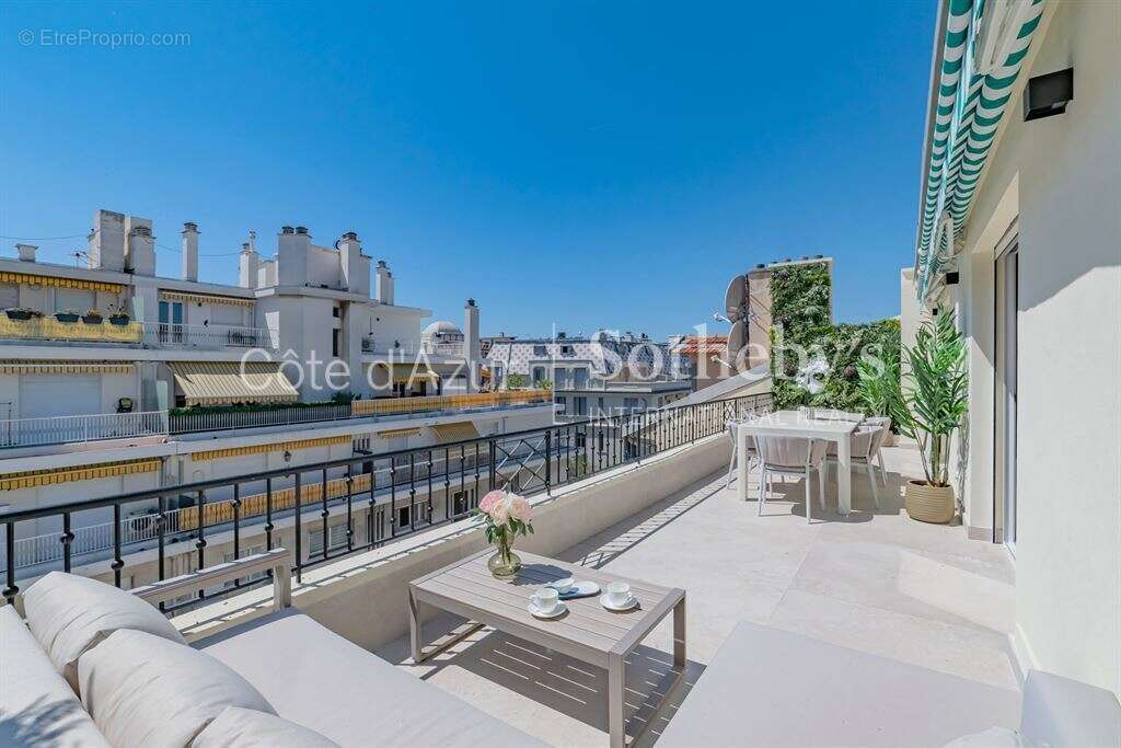 Dernier étage rénové avec terrasse au cœur du Carré d'Or - photo 17