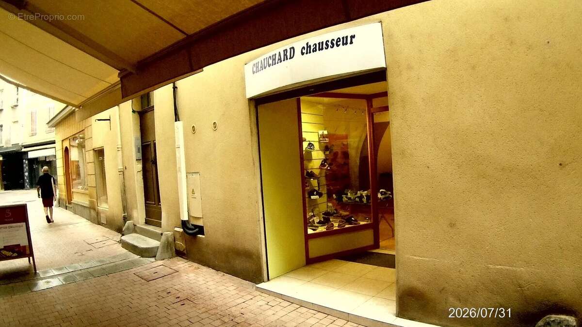 À VENDRE – Fonds de commerce historique en plein cœur de Millau - photo 3