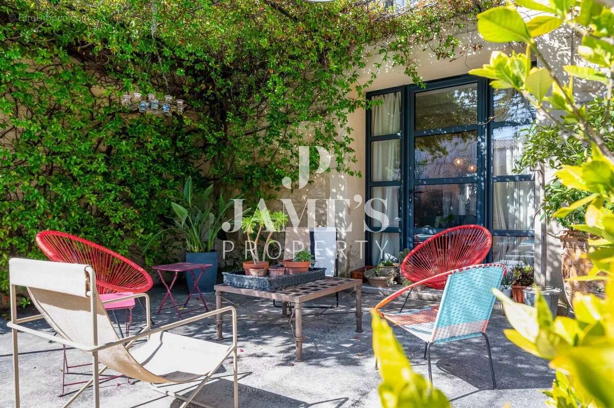 Maison 255 m² à Saint-Remy-De-Provence  - photo 3