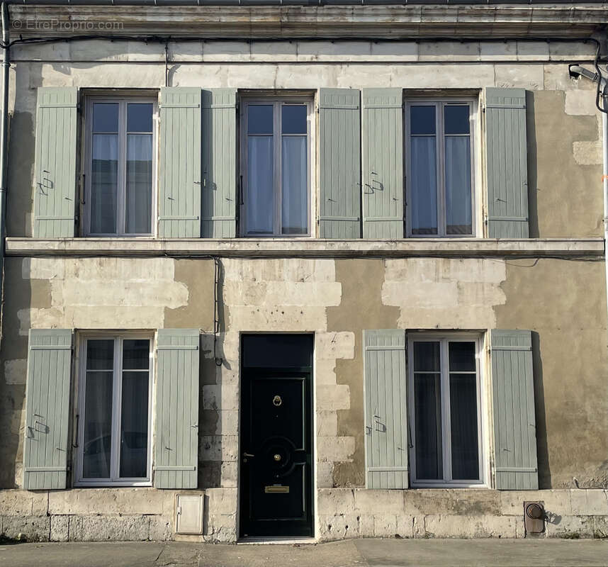 Maison à SAINT-JEAN-D'ANGELY
