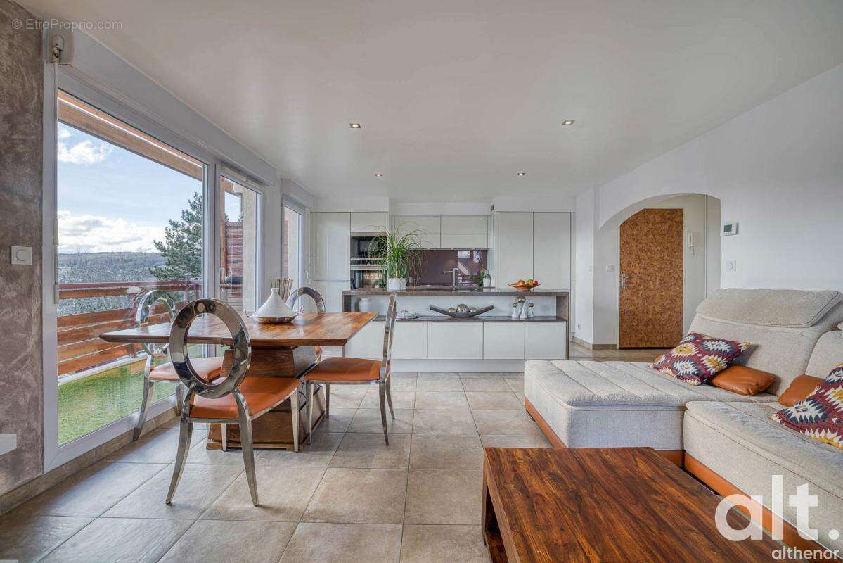 Appartement à POISY