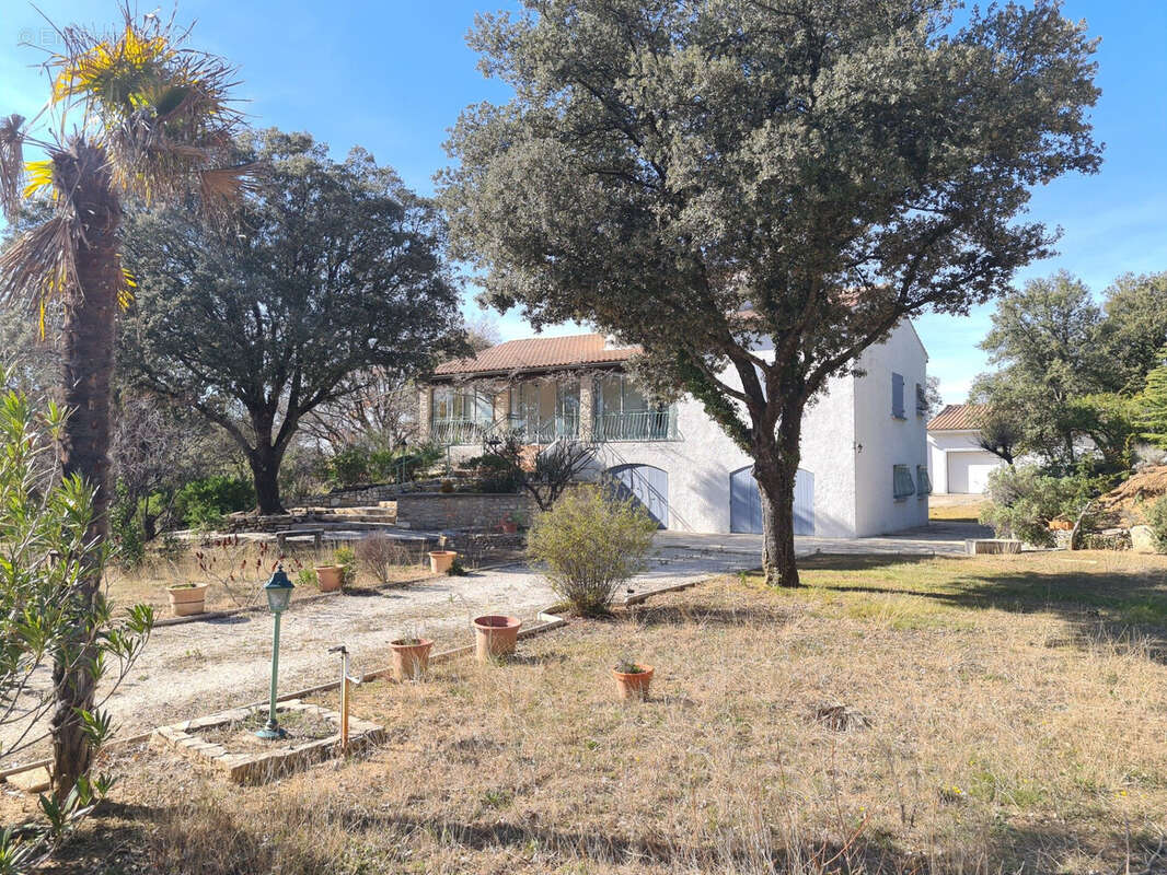Maison 161 m² à Saint-Pantaleon-Les-Vignes  - photo 8