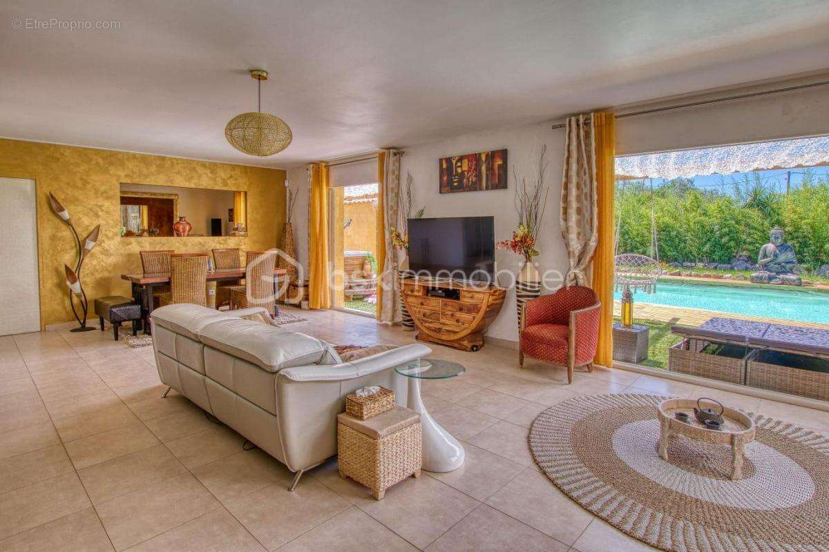 Maison à SOLLIES-VILLE