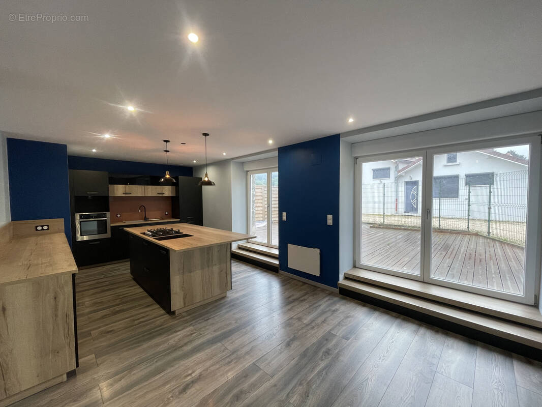 Maison à ROUGEMONT-LE-CHATEAU