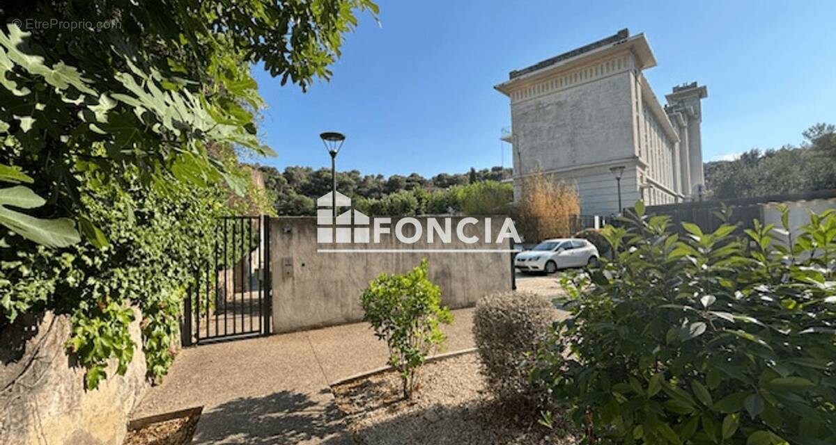 Appartement à VILLENEUVE-LES-AVIGNON