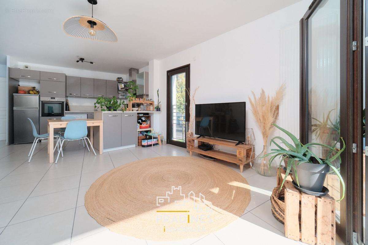 Appartement à SATHONAY-CAMP