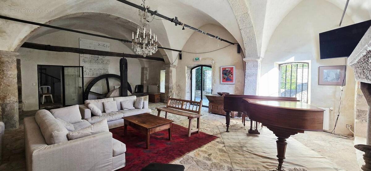 Photo 1 - Maison à ENTRECASTEAUX