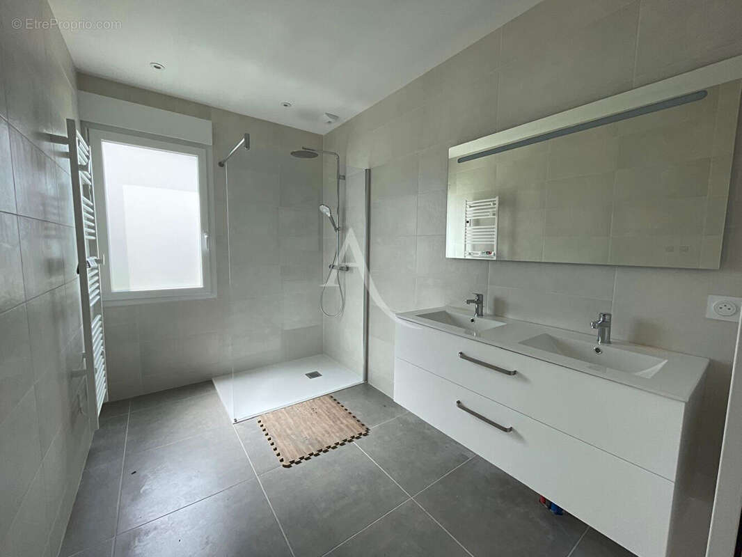 Maison à SAINT-LUMINE-DE-COUTAIS