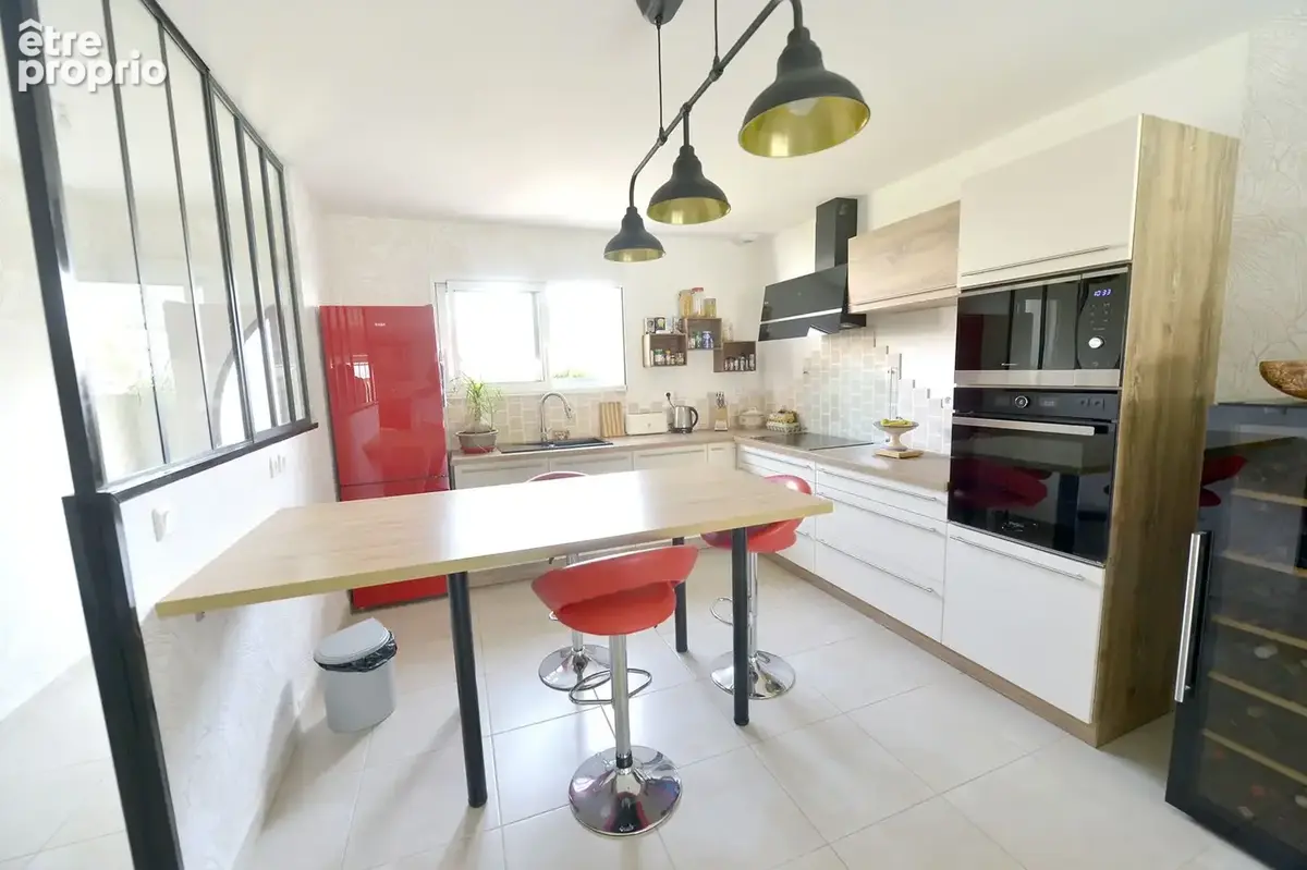 Maison 97 m² à Saint-Sulpice-De-Royan  - photo 4