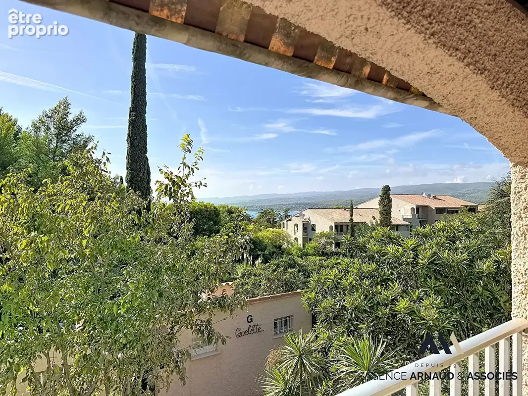 Appartement T1 à vendre avec vue mer à SAINT CYR SUR MER - La Madrague - photo 2