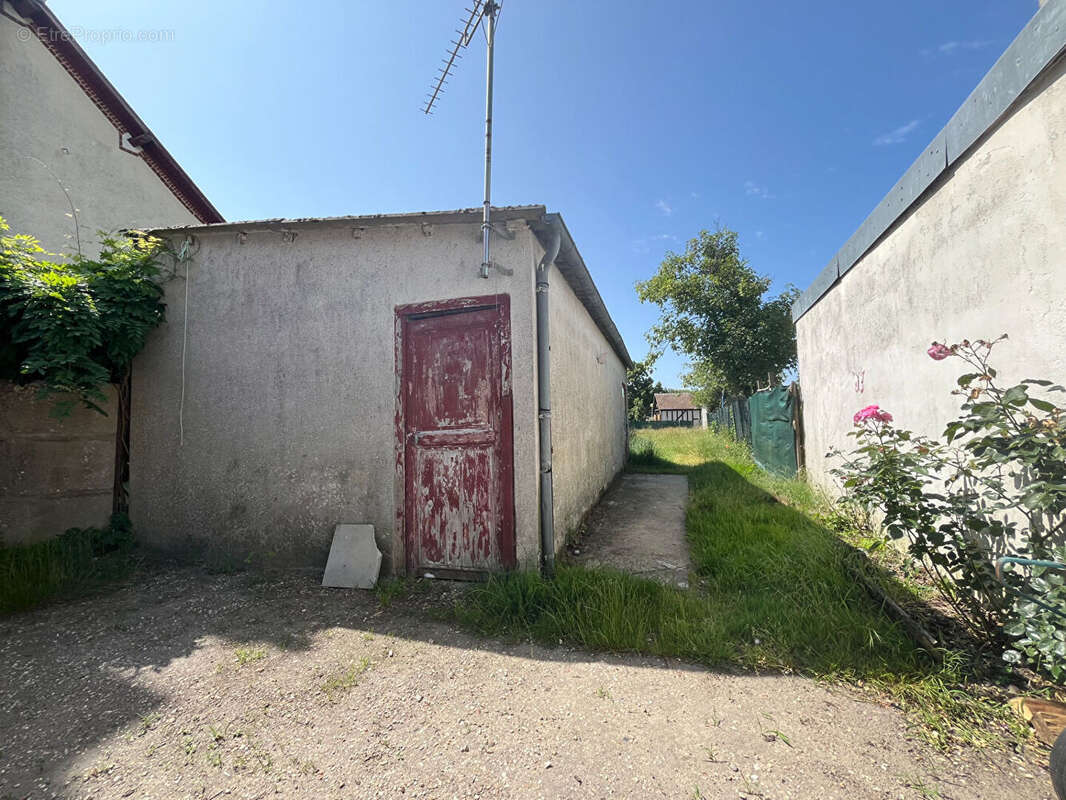 Maison à SAINTE-MONTAINE