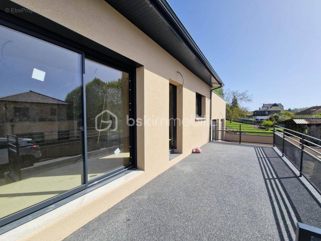 Maison à LA TOUR-DU-PIN