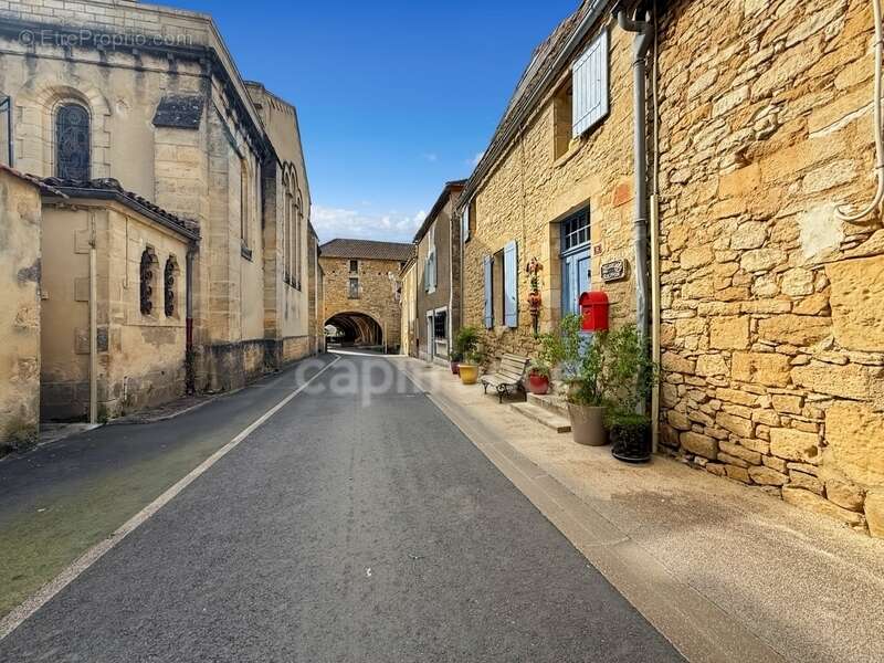 Maison de ville, Villefranche du Périgord, 140m2, totalement rénovée et meublée, cave voutée. Idéal résidence secondaire ou loca - photo 17