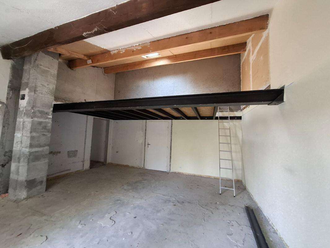 Saint-Christol (84), Appartement 78 m² avec mezzanine T2T3, 2 balcons, 2 places de parking privatives, ascenseur, Fort potentiel - photo 4