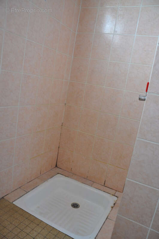 Jolie fermette à la campagne, 2 chambres, dépendances et terrain de 3090 m2 - photo 12