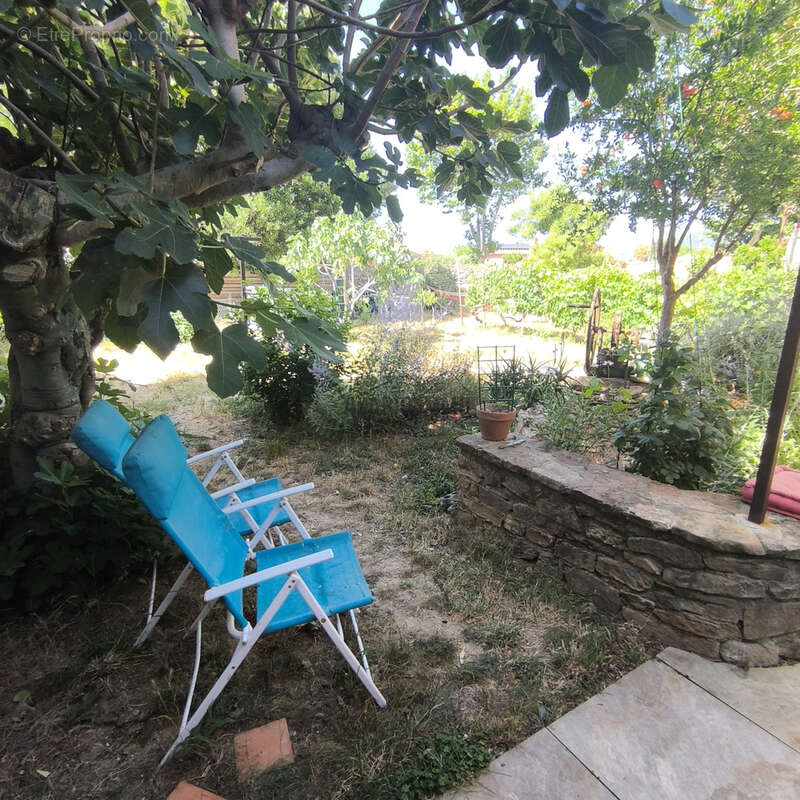 Maison  de charme en pierre avec jardin clos et parking privé - photo 25
