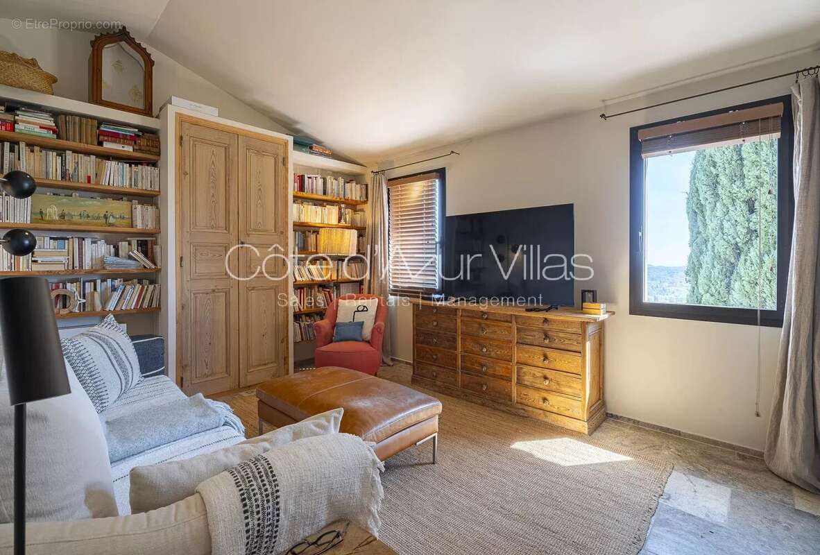 Maison à CHATEAUNEUF-GRASSE