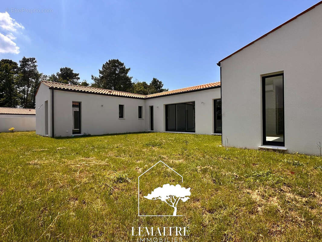 Maison à LES MATHES