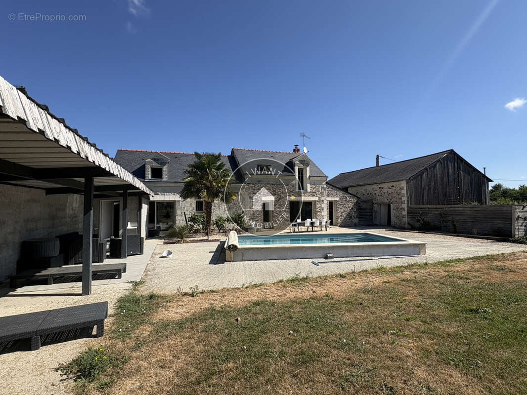 Belle longère ligérienne avec piscine et hangar - photo 21