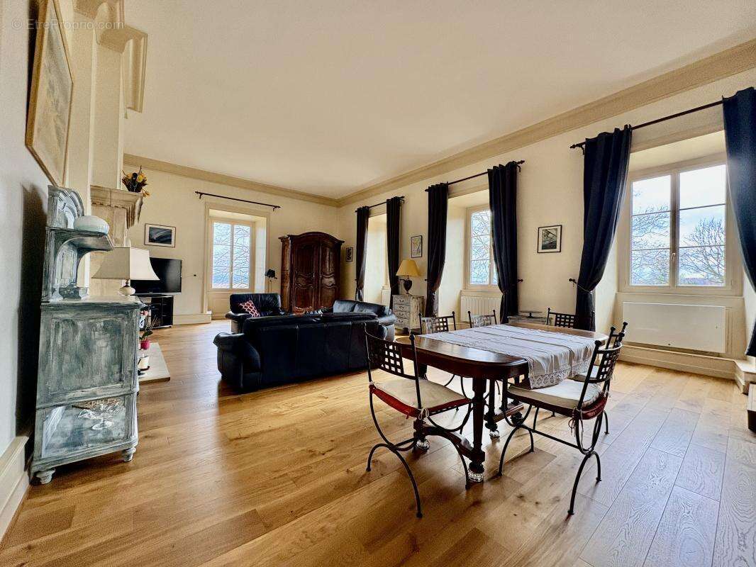 Appartement à DOMARIN