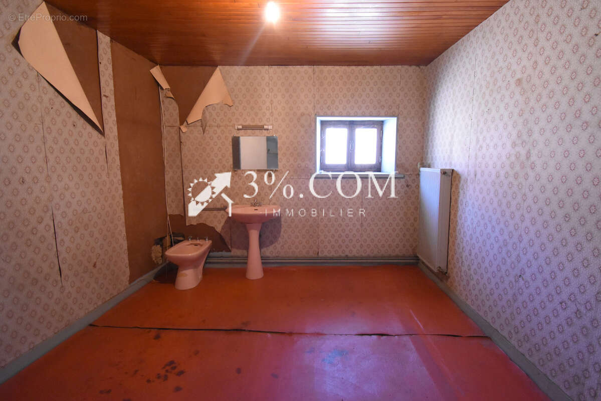 Maison de caractère de 280 m2 à rénover sur un terrain d'environ 950 m2 à FAVIERES - photo 20