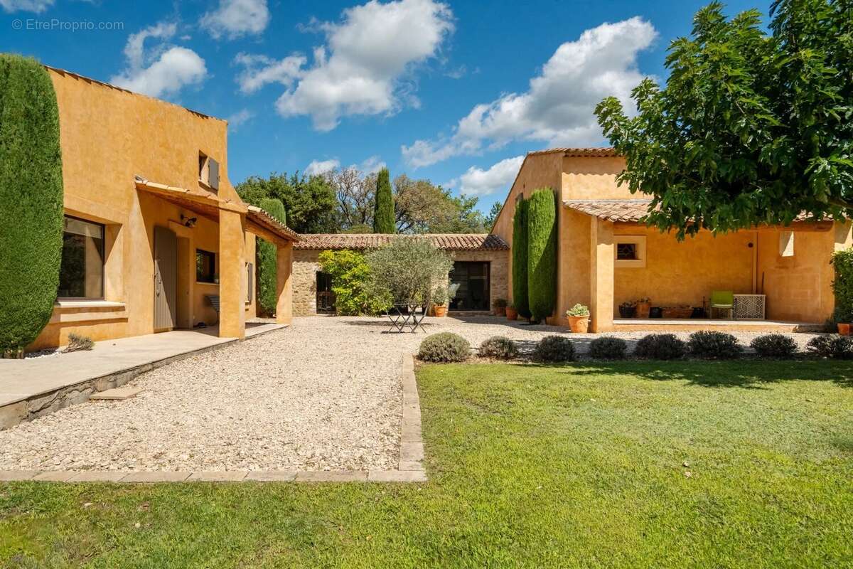Propriété entre Vaugines et Lourmarin - photo 4