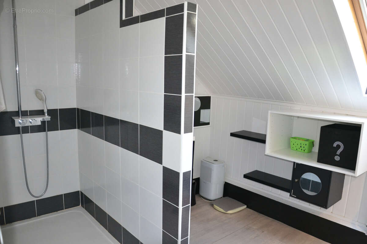 Belle maison rénovée de 136 m2 au calme et divisée en 3 appartements - photo 10